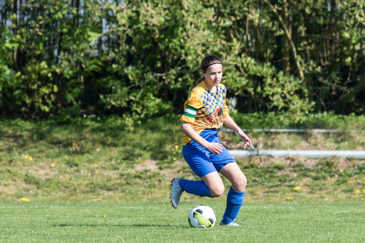 Bild 82 - B-Juniorinnen Bramstedter TS - SSV Hennstedt : Ergebnis: 3:7